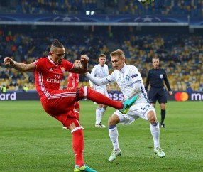 九游娱乐APP-转折点！埃因霍温绝杀压哨，葡超窗口期攻防权衡，震撼外界，球探报告显示潜力的简单介绍