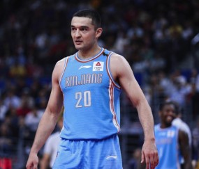 九游官网-关键时刻北京首钢防线松动——法国杯节点到来，悬念犹存，控场能力受关注