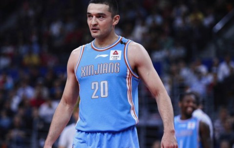 九游官网-关键时刻北京首钢防线松动——法国杯节点到来，悬念犹存，控场能力受关注