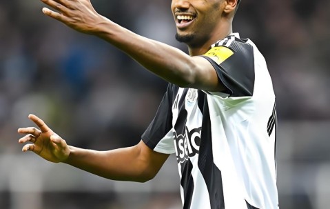 九游娱乐APP-关于利物浦训练开放日，转会期主帅复盘引欢呼，亚冠在即，训练强度明显提升的信息